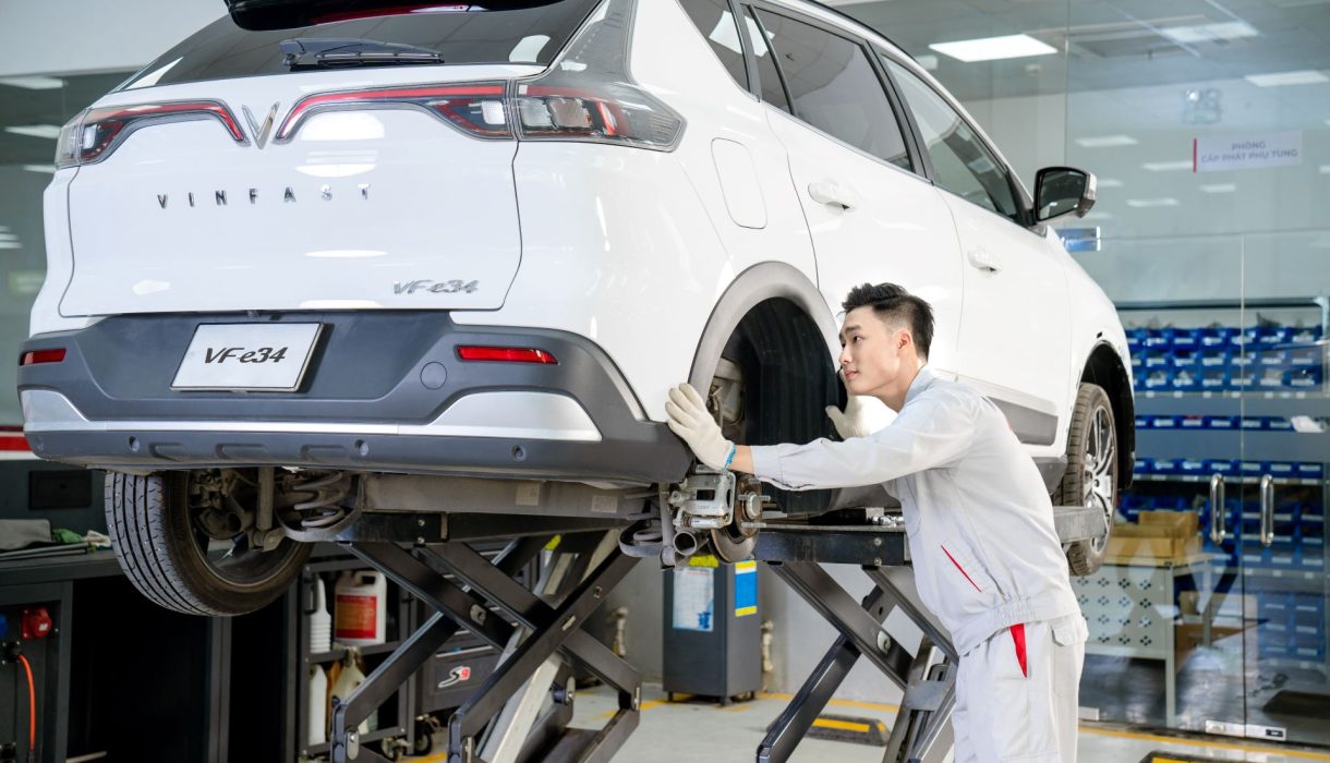 Độ mâm, lốp, phuộc trên xe điện ảnh hưởng thế nào tới quãng đường, an toàn và bảo hành? Bài viết phân tích kỹ thuật sâu, chỉ ra rủi ro và đưa checklist cụ thể trước khi nâng cấp.