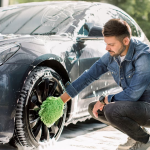 Cách Rửa Xe Ô Tô Điện An Toàn Tại Nhà (Và 4 Điều Cấm Kỵ)